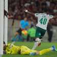 Palmeiras aproveita expulsão de Carrascal, faz três no Flamengo e aplaca pressão sobre Abel