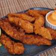 Frango crocante com Doritos e um molho especial, que fica igualzinho ao de lanchonete