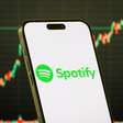 Spotify proíbe podcasts gerados por IA que imitem outros criadores e lança selo de verificação