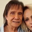 Ana Maria Braga aposta em calça cargo de estampa camuflada para show de Roberto Carlos em Nova York