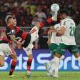 Organizada do Flamengo vai até a casa de Carrascal cobrar jogador; veja vídeos