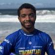 Thomás, o surfista que desafia a adversidade: ajude na sua recuperação