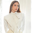 Giovanna Ewbank compõe look corpcore com romantismo do babado e amarelo-manteiga