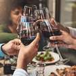 O que significa a frase do filósofo Pitágoras: "Se você quer viver muito tempo, guarde um bom vinho e um velho amigo"?