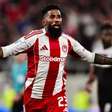 Athletico-PR avança e bate na porta de Rodinei com proposta ao Olympiacos: "Depende de"