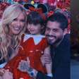 Assumiram? Zé Felipe e Virginia surgem coladinhos em festa da filha
