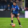 Manchester United avança em acordo milionário por volante brasileiro