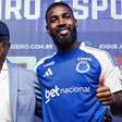 Pai de Gerson viraliza após se referir ao Cruzeiro como "azul trouxa"
