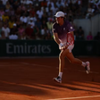 João Fonseca vira contra nº 72, vence batalha de quase 4h e vai encarar Djokovic em Roland Garros