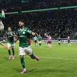 Com show de Flaco, Palmeiras goleia e está nas oitavas da Libertadores