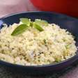 Baixo em carboidratos, alto em sabor: aprenda o arroz de couve-flor