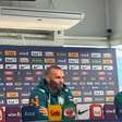 Weverton destaca disputa saudável na Seleção: "Todos querem jogar"