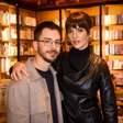 Elenco do seriado "Sandy &amp; Júnior" prestigia lançamento do livro de Raoni Carneiro; veja fotos