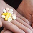 Como remédios despejados em rios favorecem o aparecimento de superbactérias