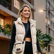 Esses novos tênis da Skechers na cor 'manjar com calda de laranja' une conforto e estilo na medida certa: vai ficar incrível no look activewear das garotas fashionistas neste Inverno