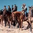 Astros de Marshals, spin-off de Yellowstone, encaram treinamento de guerra e revelam preparação brutal para a 2ª temporada: "Luto para manter meu dublê entediado"