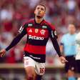 Flamengo x Coritiba: Samuel Lino brilha e Rubro-Negro vence por 3 a 0
