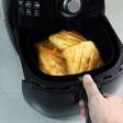 Como descongelar pão na air fryer sem queimar: dicas para deixar macio e crocante na medida certa