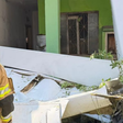 Avião de pequeno porte cai sobre casa em Nova Iguaçu (RJ); piloto morre