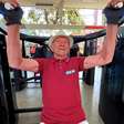 Idoso de 102 anos treina quase todo dia e atribui longevidade à exercício