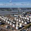 UE avalia congelar teto de preço do petróleo russo, diz mídia