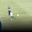 Fora de combate, Neymar não resiste, vai a gramado e chuta bola no Maracanã
