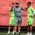 Treinador do Santa Cruz elogia postura do time após conquistar empate com um a menos desde o início