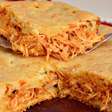 Dourada por fora, cremosa por dentro: a torta ideal para dias frios