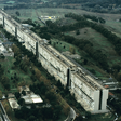 Em 1972, a Itália tentou encaixar uma cidade inteira em um prédio de um quilômetro de altura: meio século depois, ainda paga o preço