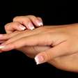 Dermatologistas listam cuidados essenciais para proteger a saúde das unhas no dia a dia