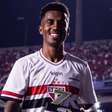 Flamengo estuda incluir jogadores em negócio por Marcos Antônio; São Paulo mantém posição firme