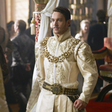De graça no streaming: A série histórica com produção luxuosa do criador de Vikings que tornou Henry Cavill famoso