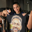 Adolescente fã de Neymar chora por não conseguir foto e planeja como comemorar o hexa
