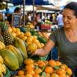 Quer economizar na feira? Estas frutas merecem atenção neste mês