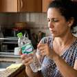 Água mineral contaminada: por que nem sempre é possível perceber o problema