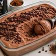 Esse sorvete de whey protein fica tão cremoso que parece receita de sorveteria