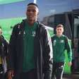 Seleção da África do Sul emociona pequeno torcedor na chegada ao México