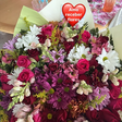 Virgínia recebe flores de admirador secreto e agita a web