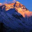 Guia encontrado vivo após seis dias desaparecido expõe os perigos extremos enfrentados por quem desafia o Monte Everest