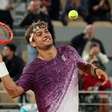 Cobolli avança à final de Roland Garros após desistência de Arnaldi