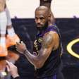 LeBron James é alvo de denúncia na Itália após jogar bolas de golfe ao mar