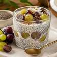 Pudim de chia com leite de coco e uvas: a sobremesa saudável que conquista pelo sabor