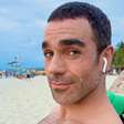 Ator que vive Flávio Bolsonaro em 'Dark Horse' fez reality de namoro e está em novela do SBT