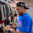 Neymar mostra o que levou na mala da Copa e brinca sobre folga: 'Estou focado'; veja vídeo