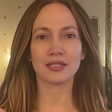 Jennifer Lopez, aos 56 anos, exibe beleza natural sem maquiagem e revela o segredo da pele radiante