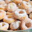 Rosquinha caseira frita bem sequinha e fofinha, com aquele sabor irresistível de infância
