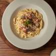 Como fazer macarrão à carbonara light sem perder o sabor original