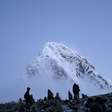 Em 1852, topógrafos descobriram que o Everest media exatos 29.000 pés. Eles acharam a cifra mentirosa e inventaram mais dois
