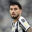Alex Telles e mais quatro: Botafogo pode ter saídas de cinco jogadores do elenco