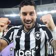 Botafogo deve propor renovação com redução salarial a Alex Telles